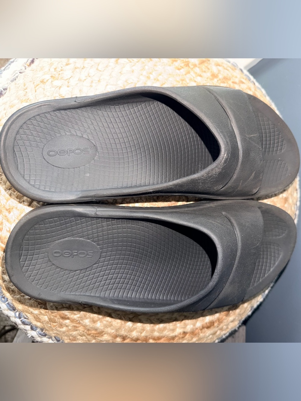OOFOS Comfort Recovery Slides. - Picture 2 of 5